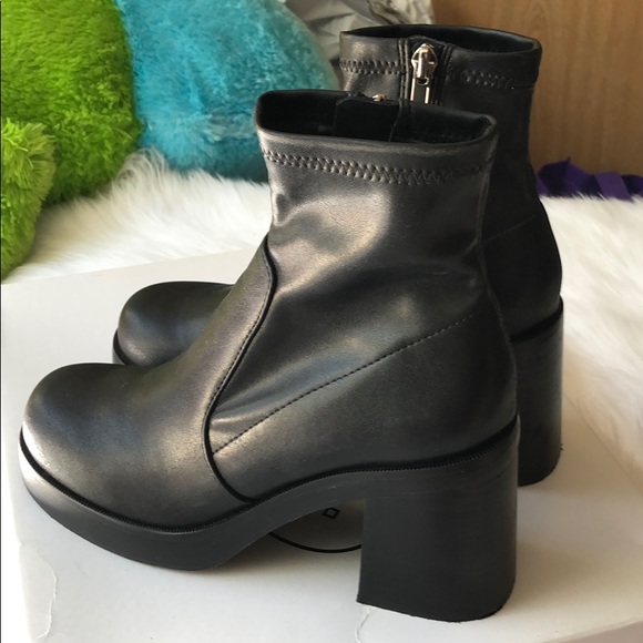 Steve Madden Hooper Boots 